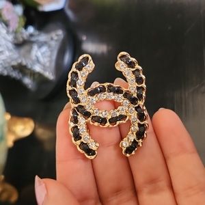 CHANEL Pin
